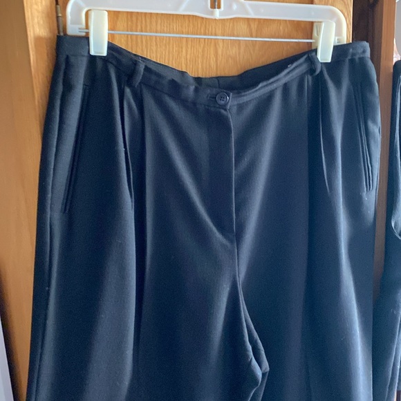 Giorgio Armani 3 piece suit. Jacket, sleeveless top, pants, size 14. - Picture 6 of 15